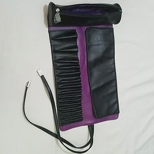 Makeup brush carrying case